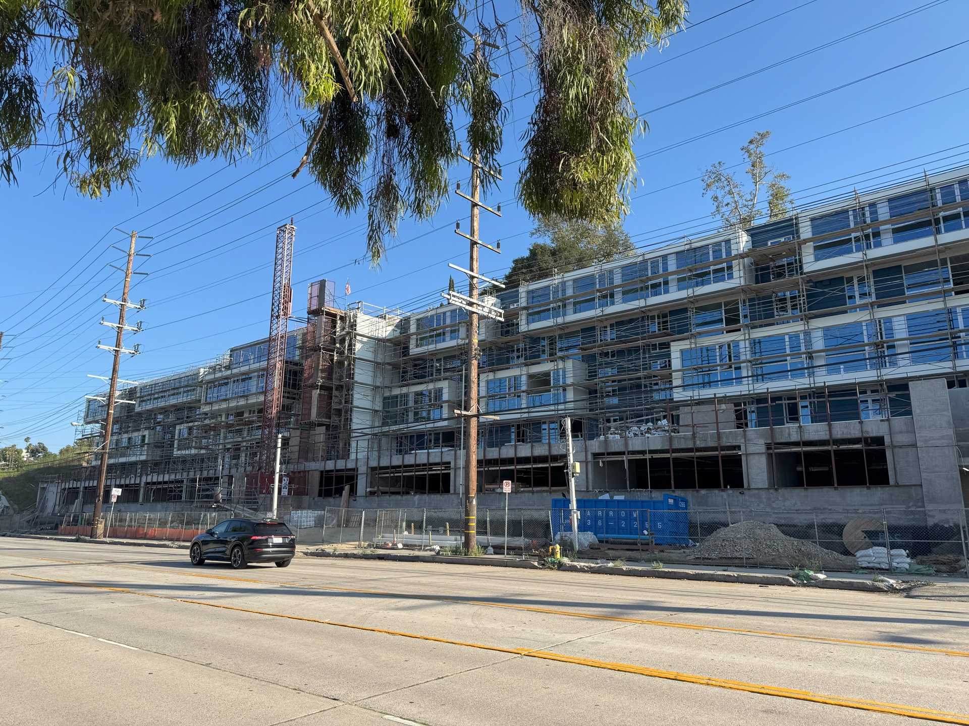 Work plods along for 120 apartments at 2624 Riverside Drive in Silver Lake