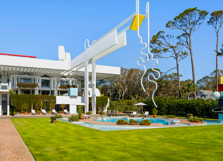 Photos: John Portman's iconic modern beach house fetches record price